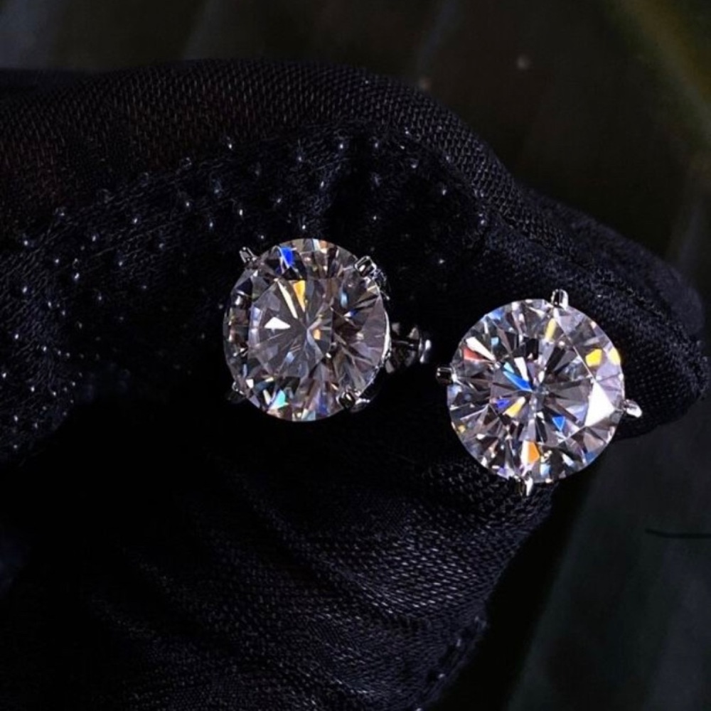 4CT Moissanite Screwback Earrings